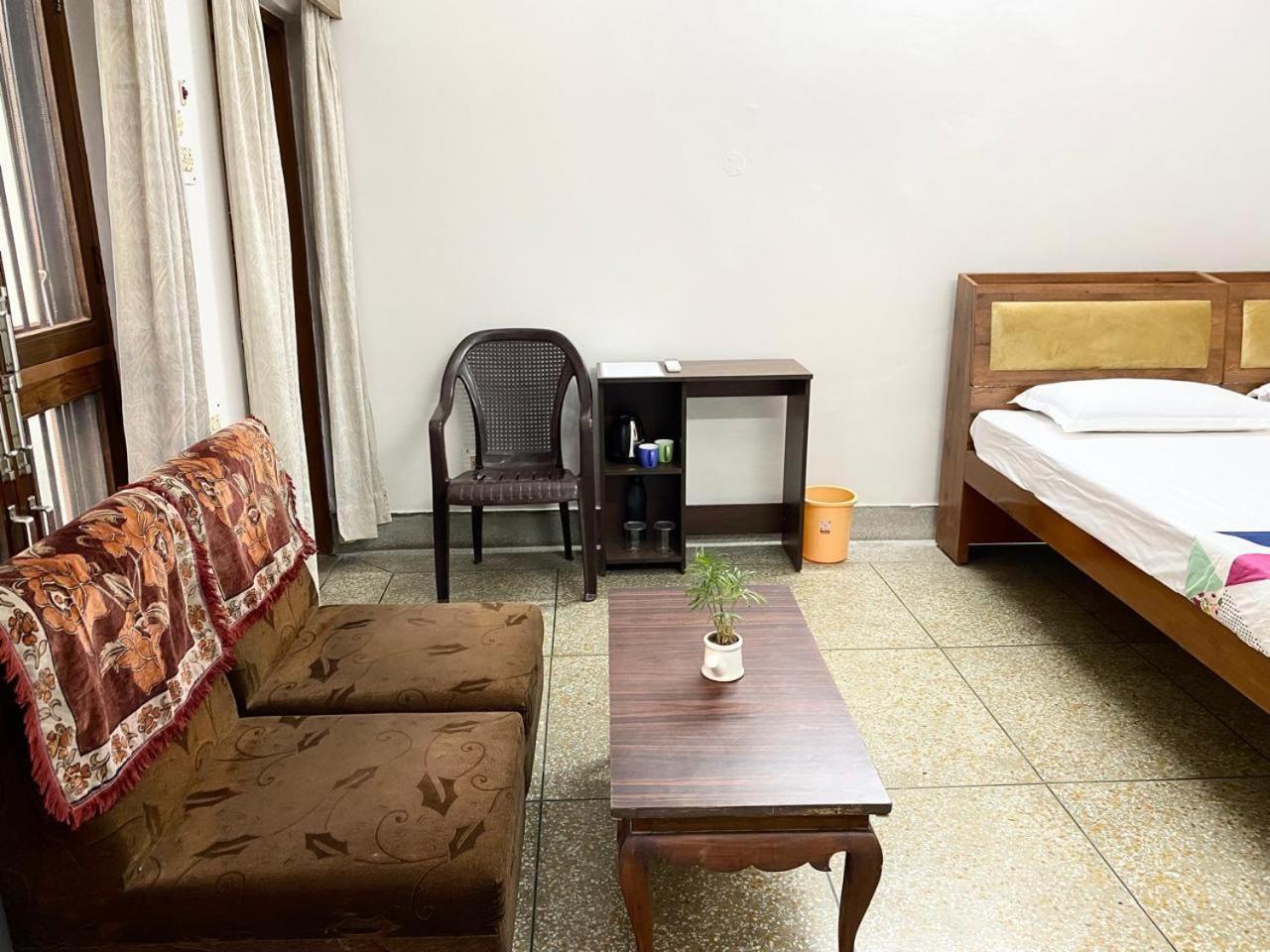 مبيت وإفطار لاكناو Garden View Residency المظهر الخارجي الصورة